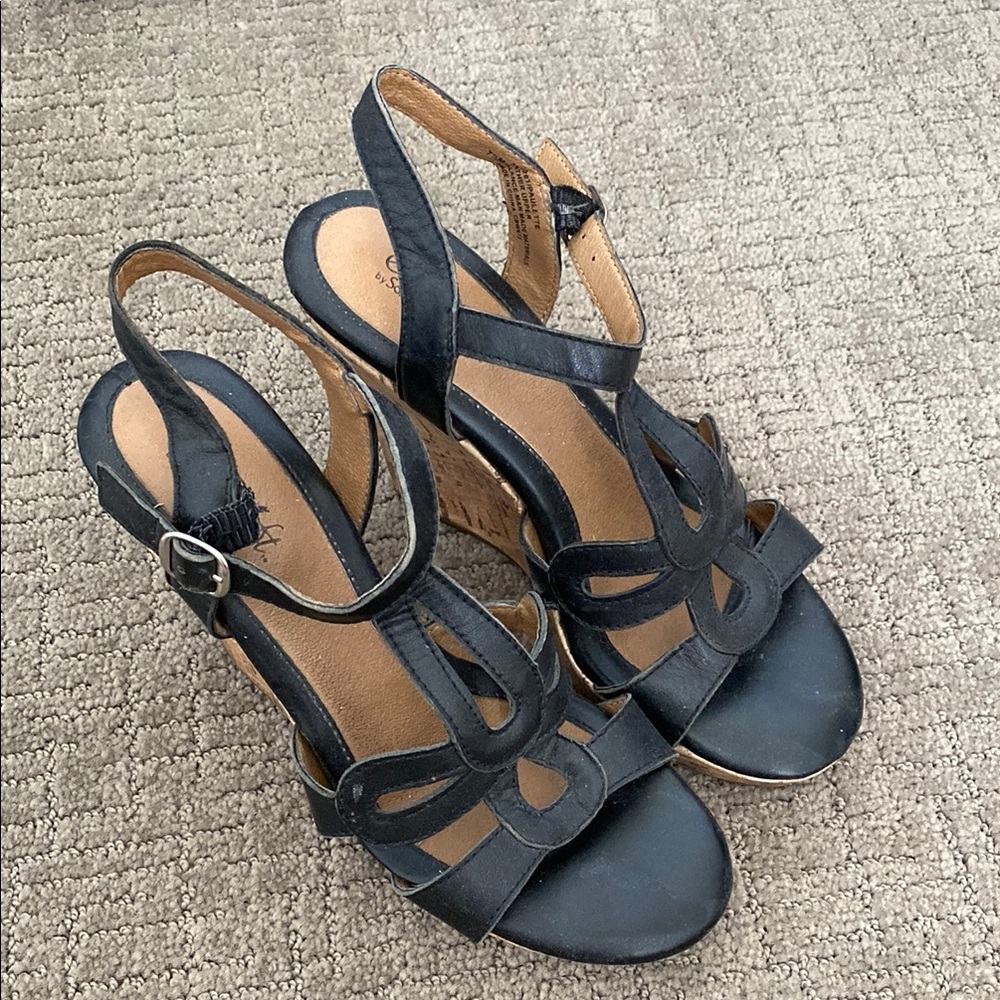 Elegant Black Leather Wedge Sandals with Strappy Design